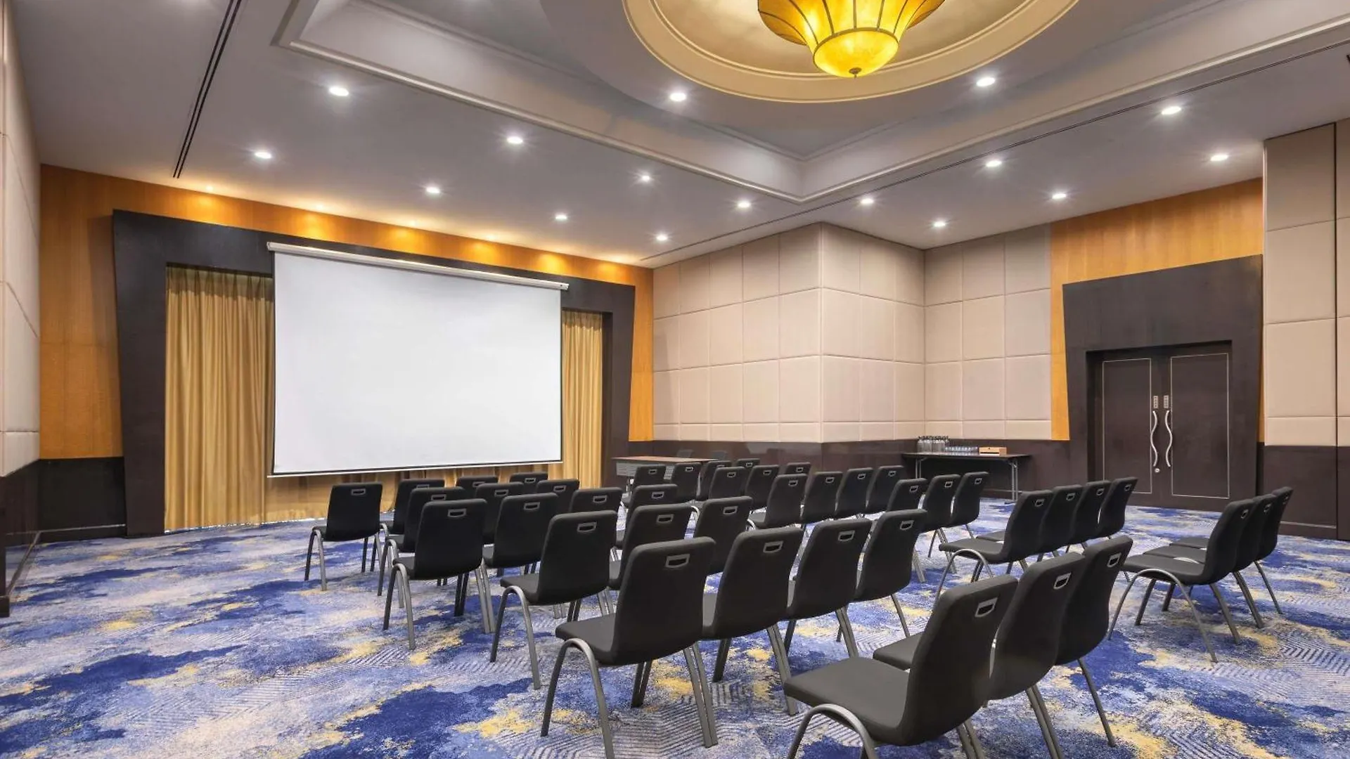 Novotel Kuala Lumpur City Centre 4*,