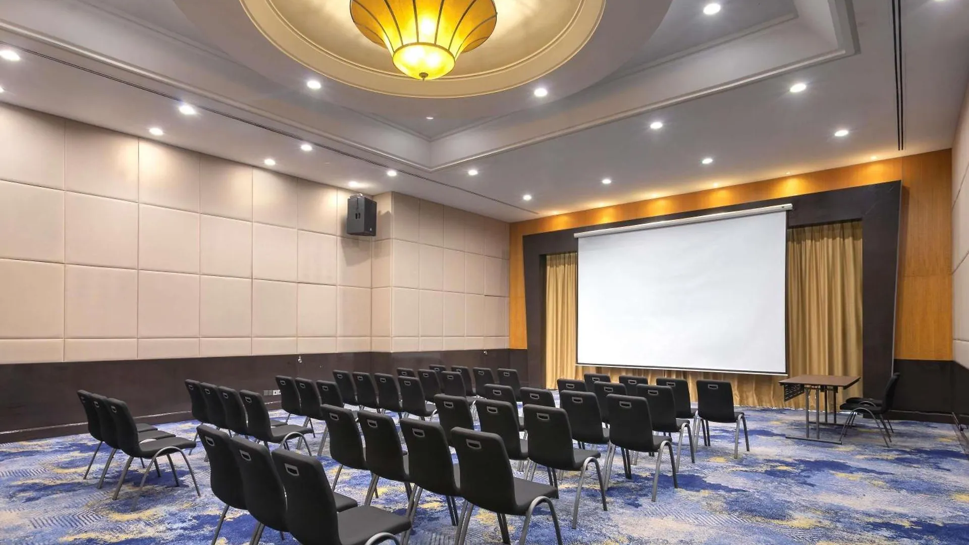 Novotel Kuala Lumpur City Centre 4*,