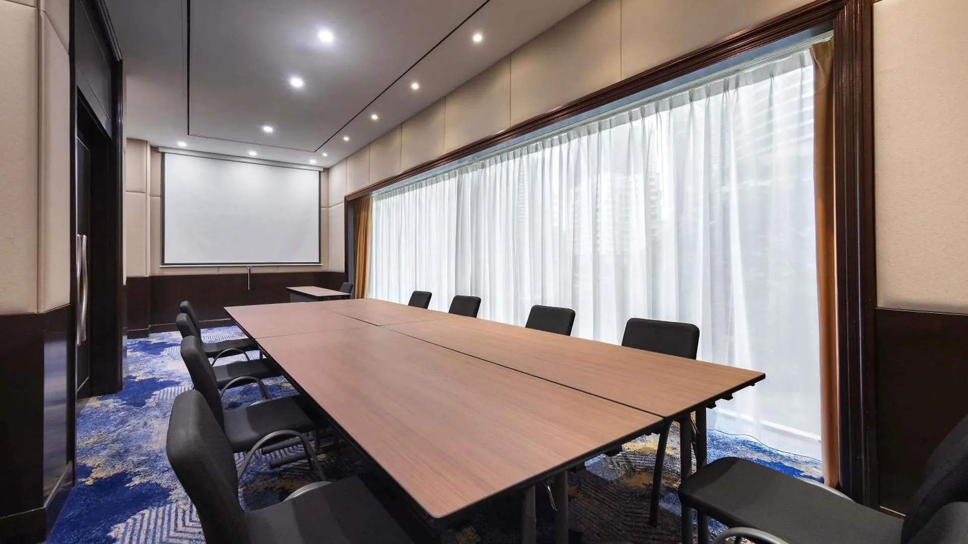 Novotel Kuala Lumpur City Centre 4*,