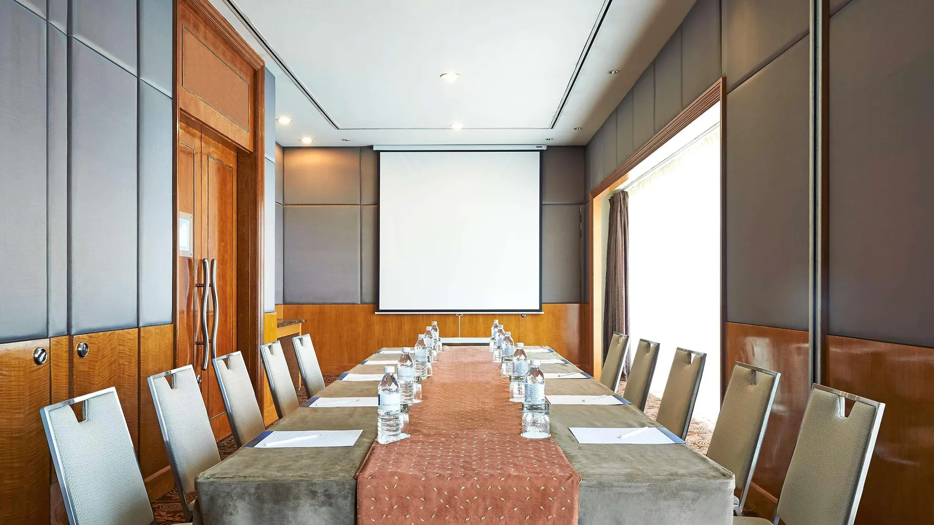 Novotel Kuala Lumpur City Centre 4*,